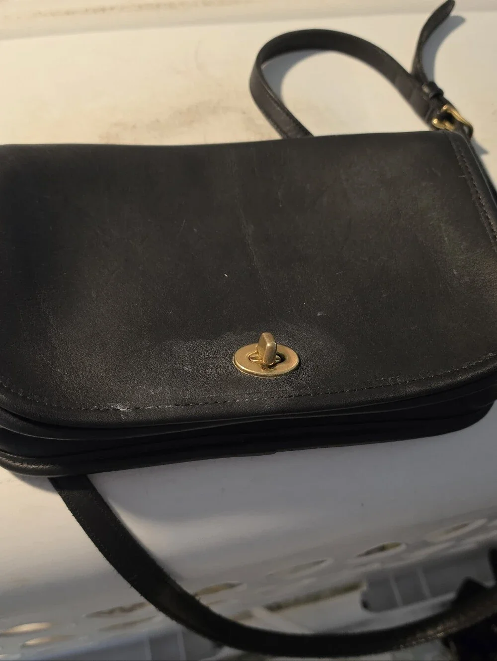 Black Leather Shoulder Bag with Gold Hardware Coach vintage original circ 1993